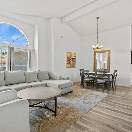 Spacious 3B 2Ba Home With High Ceilings And Large Patio